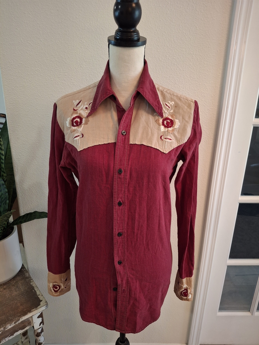 Vintage Womens 100% Cotton  Burgundy Western Embroidered Shirt